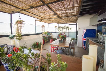 Apartamento à venda com 575m², 4 quartos e 4 vagas Apartamento à venda com 575m², 4 quartos e 4 vagasCobertura