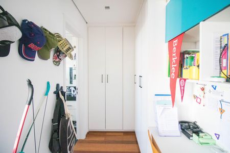 Apartamento à venda com 575m², 4 quartos e 4 vagas Apartamento à venda com 575m², 4 quartos e 4 vagasQuarto 3