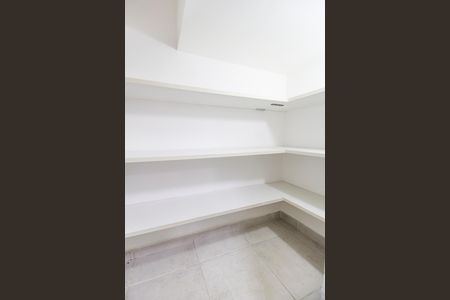 Casa de condomínio à venda com 180m², 3 quartos e 2 vagasDespensa