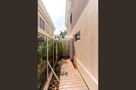 Casa de condomínio à venda com 180m², 3 quartos e 2 vagasEntrada