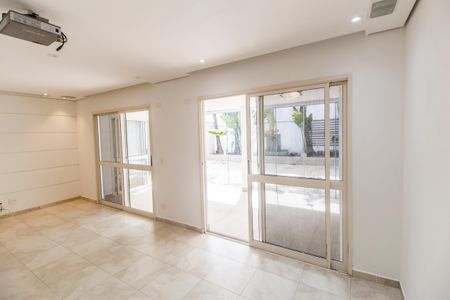 Sala  de casa de condomínio à venda com 3 quartos, 180m² em Residencial Tambore Iii, Santana de Parnaíba