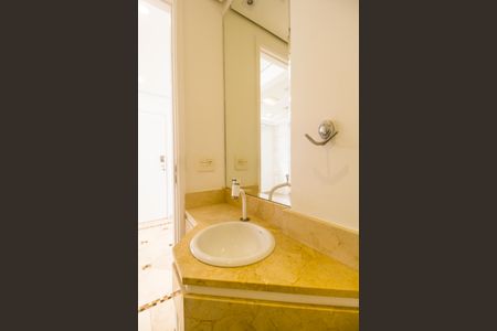 Casa de condomínio à venda com 180m², 3 quartos e 2 vagasLavabo