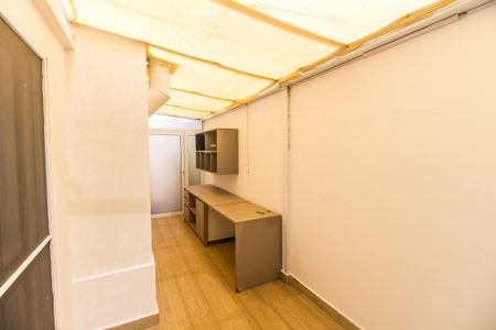 Casa de condomínio à venda com 180m², 3 quartos e 2 vagasEscritório