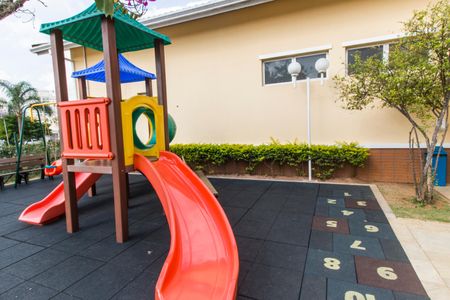 Casa de condomínio à venda com 180m², 3 quartos e 2 vagasÁrea comum - Playground