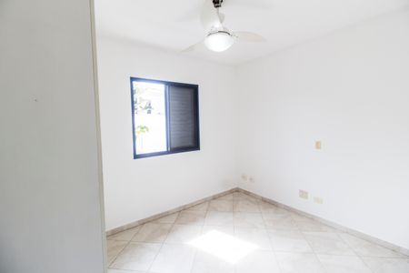Casa de condomínio à venda com 180m², 3 quartos e 2 vagasQuarto 3