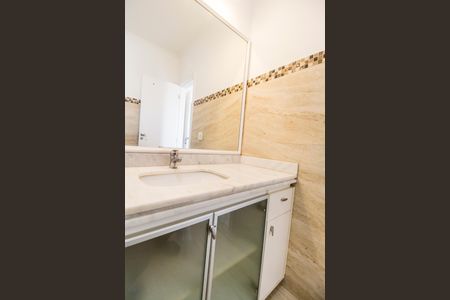 Casa de condomínio à venda com 180m², 3 quartos e 2 vagasBanheiro da Suíte