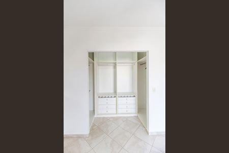 Casa de condomínio à venda com 180m², 3 quartos e 2 vagasCloset da suíte