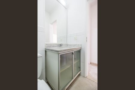 Casa de condomínio à venda com 180m², 3 quartos e 2 vagasBanheiro 2