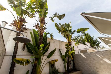 Casa de condomínio à venda com 180m², 3 quartos e 2 vagasVista