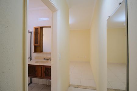 Casa à venda com 130m², 4 quartos e 2 vagasSuíte