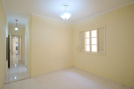 Casa à venda com 130m², 4 quartos e 2 vagasSuíte