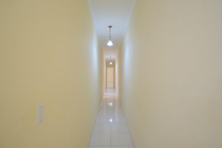 Casa à venda com 130m², 4 quartos e 2 vagasCorredor