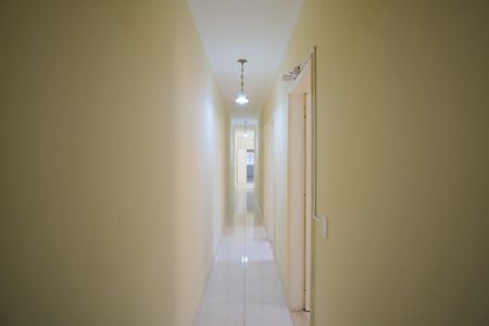 Casa à venda com 130m², 4 quartos e 2 vagasCorredor