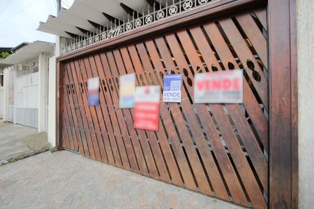 Casa à venda com 130m², 4 quartos e 2 vagasFachada - Placa