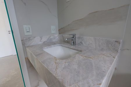 Apartamento à venda com 117m², 2 quartos e 2 vagasBanheiro da Suíte 2