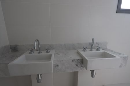 Apartamento à venda com 117m², 2 quartos e 2 vagasBanheiro 1 da Suíte 1