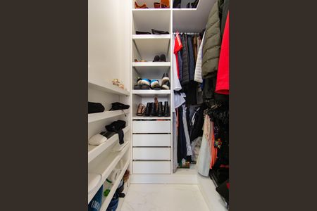 Apartamento à venda com 78m², 2 quartos e 1 vaga Apartamento à venda com 78m², 2 quartos e 1 vagaCloset da Suíte