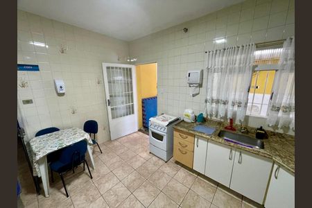 Casa à venda com 174m², 3 quartos e 2 vagas Casa à venda com 174m², 3 quartos e 2 vagasCozinha