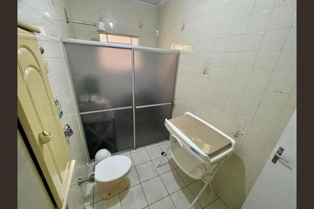 Casa à venda com 174m², 3 quartos e 2 vagas Casa à venda com 174m², 3 quartos e 2 vagasBanheiro