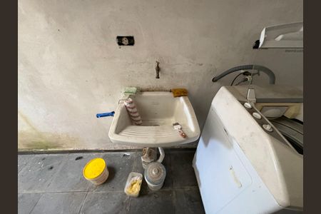 Casa à venda com 170m², 3 quartos e 2 vagas Casa à venda com 170m², 3 quartos e 2 vagasLavanderia