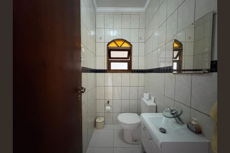 Casa à venda com 170m², 3 quartos e 2 vagas Casa à venda com 170m², 3 quartos e 2 vagasLavabo