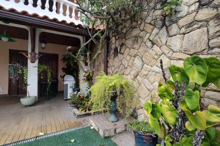 Casa de condomínio à venda com 299m², 4 quartos e 3 vagasVaranda