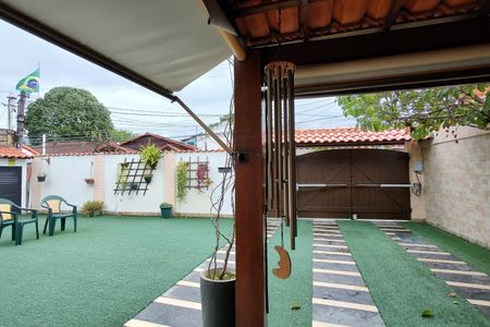 Casa de condomínio à venda com 299m², 4 quartos e 3 vagasQuintal