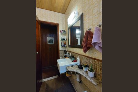 Casa de condomínio à venda com 299m², 4 quartos e 3 vagasLavabo