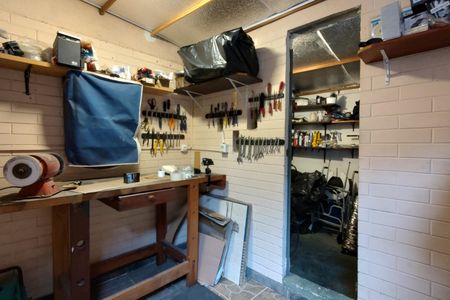 Casa de condomínio à venda com 299m², 4 quartos e 3 vagasOficina