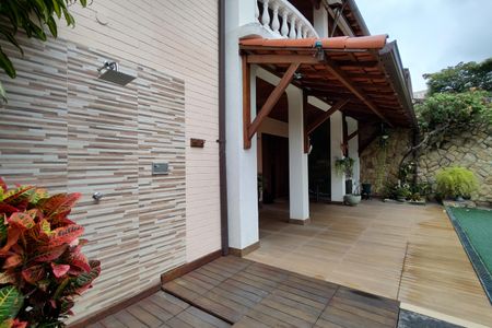 Casa de condomínio à venda com 299m², 4 quartos e 3 vagasQuintal