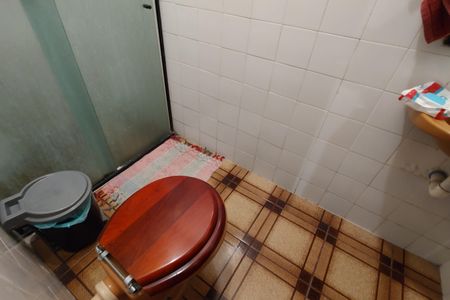 Casa de condomínio à venda com 299m², 4 quartos e 3 vagasBanheiro de serviço