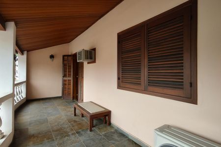 Casa de condomínio à venda com 299m², 4 quartos e 3 vagasVaranda