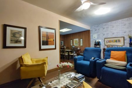 Casa de condomínio à venda com 299m², 4 quartos e 3 vagasSala