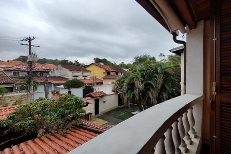 Casa de condomínio à venda com 299m², 4 quartos e 3 vagasVista