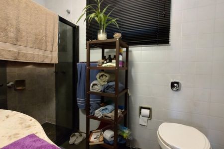 Casa de condomínio à venda com 299m², 4 quartos e 3 vagasBanheiro da Suíte