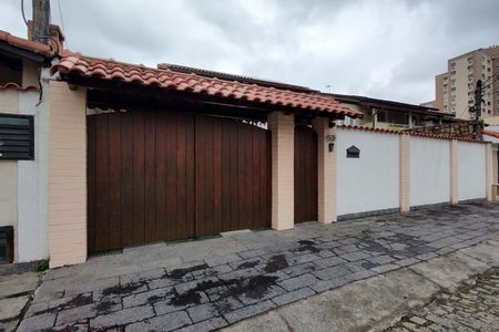 Casa de condomínio à venda com 299m², 4 quartos e 3 vagasFachada