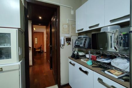 Casa de condomínio à venda com 299m², 4 quartos e 3 vagasCozinha - Armários