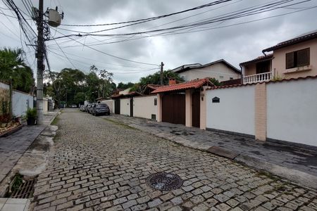 Casa de condomínio à venda com 299m², 4 quartos e 3 vagasFachada