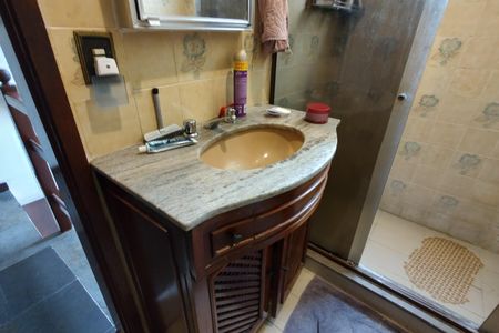 Casa de condomínio à venda com 299m², 4 quartos e 3 vagasBanheiro Social