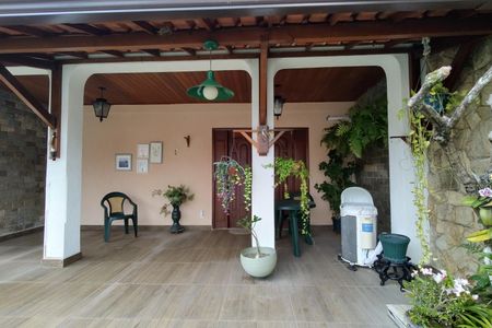 Casa de condomínio à venda com 299m², 4 quartos e 3 vagasVaranda