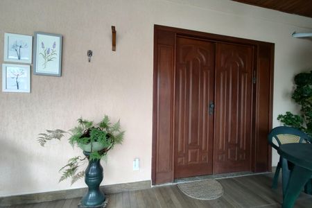 Casa de condomínio à venda com 299m², 4 quartos e 3 vagasVaranda