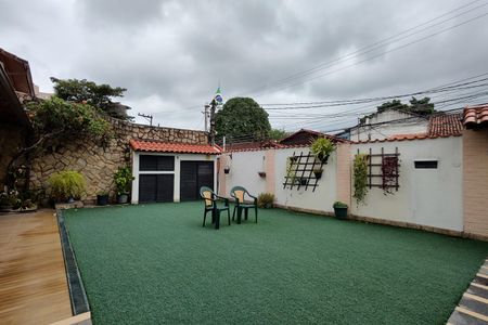 Casa de condomínio à venda com 299m², 4 quartos e 3 vagasQuintal