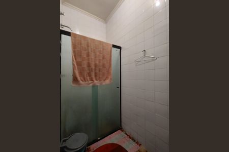 Casa de condomínio à venda com 299m², 4 quartos e 3 vagasBanheiro de serviço