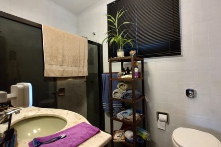 Casa de condomínio à venda com 299m², 4 quartos e 3 vagasBanheiro da Suíte