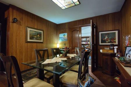 Casa de condomínio à venda com 299m², 4 quartos e 3 vagasSala