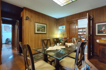 Casa de condomínio à venda com 299m², 4 quartos e 3 vagasSala