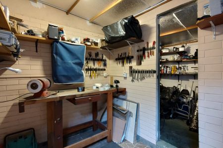 Casa de condomínio à venda com 299m², 4 quartos e 3 vagasOficina