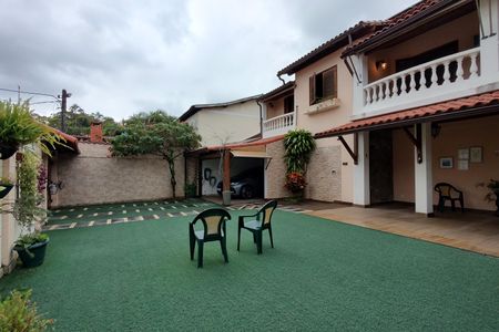 Casa de condomínio à venda com 299m², 4 quartos e 3 vagasQuintal