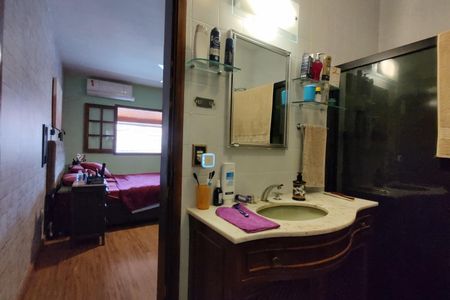 Casa de condomínio à venda com 299m², 4 quartos e 3 vagasBanheiro da Suíte