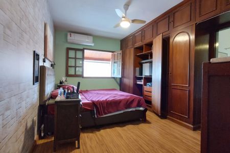 Casa de condomínio à venda com 299m², 4 quartos e 3 vagasSuíte